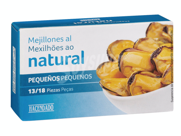 Coles de bruselas con mejillones en conserva y salmorejo.